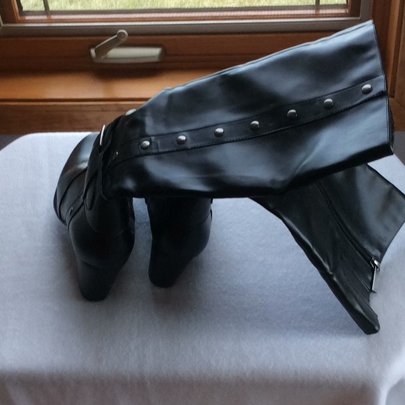 Boots - Picture 2 of 5